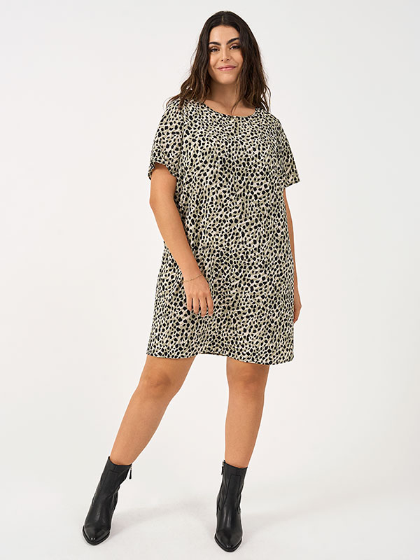 LUX  - Plus Size Dress fra Only Carmakoma