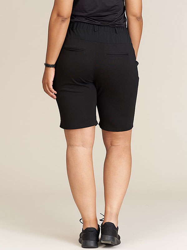 SALLY - Plus Size Shorts fra Studio