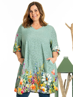 ILY - Plus Size Tunic from Gozzip