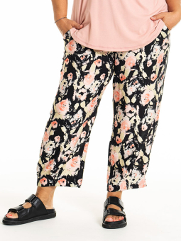 GILA - Plus Size Pants from Gozzip