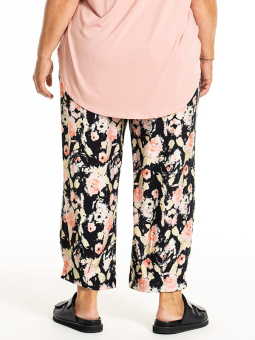 GILA - Plus Size Pants from Gozzip