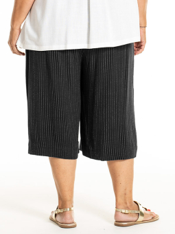 KATALIN - Plus Size Shorts from Gozzip